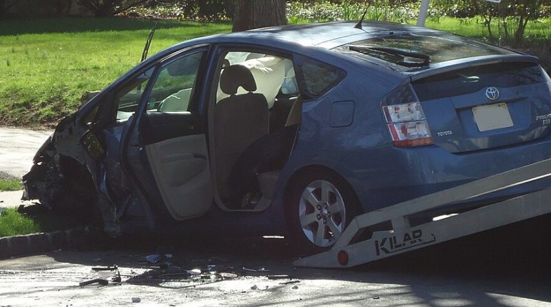 Autoturism avariat după un accident rutier; imagine ilustrativă, nu reprezintă coliziunea de pe DN 58B