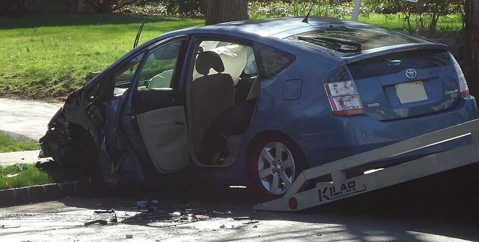 Autoturism avariat după un accident rutier; imagine ilustrativă, nu reprezintă coliziunea de pe DN 58B